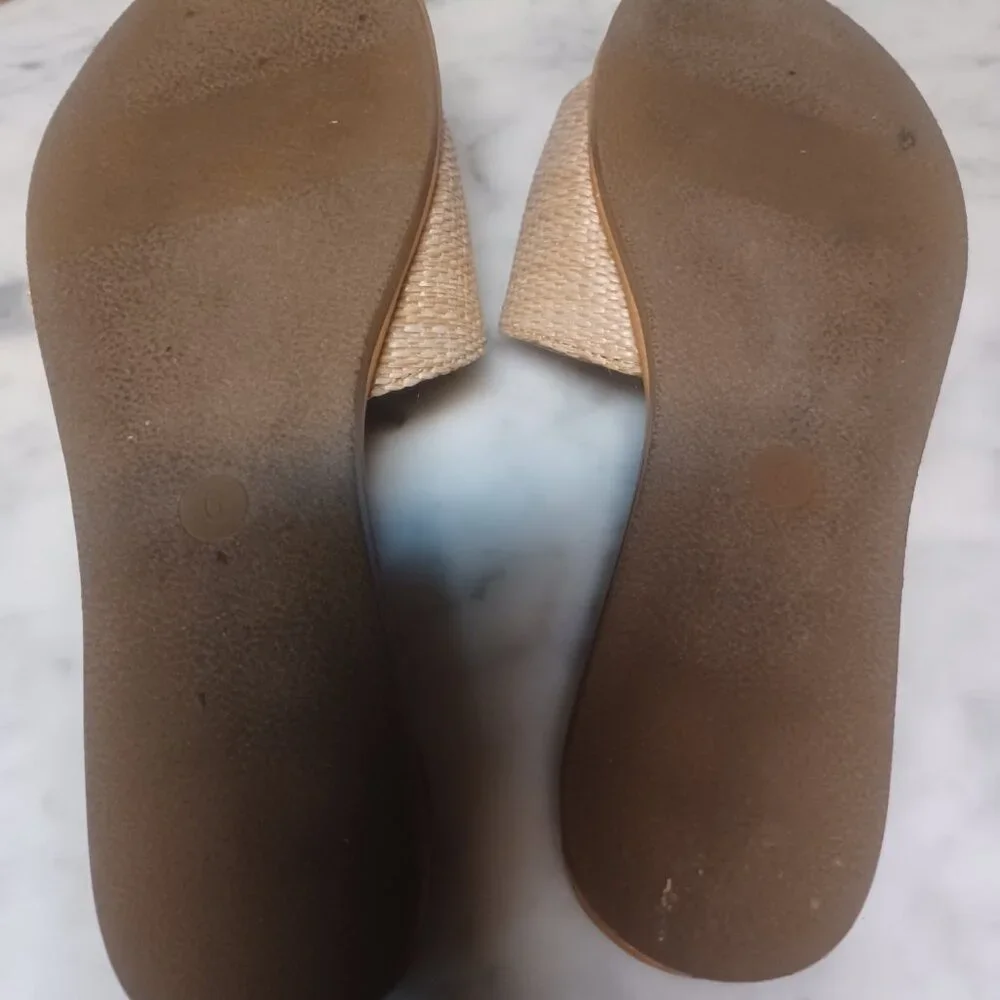 Universal Threads Women's Slide-On Shoes SZ 6 Light Tan - Picture 4 of 6